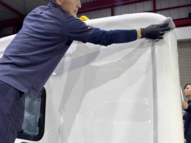 日産NV200にキャンピングカー System X Xtreme SS 塗り込み拭き上げ - トータルカービューティIIC 日産NV200にキャンピングカー System X Xtreme SS 塗り込み拭き上げ