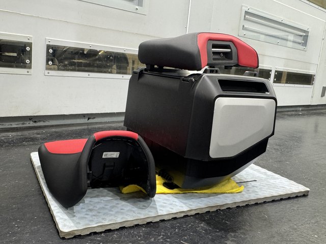 リアキャリア BMW R1300 GS バイクコーティング - トータルカービューティIIC リアキャリア BMW R1300 GS バイクコーティング