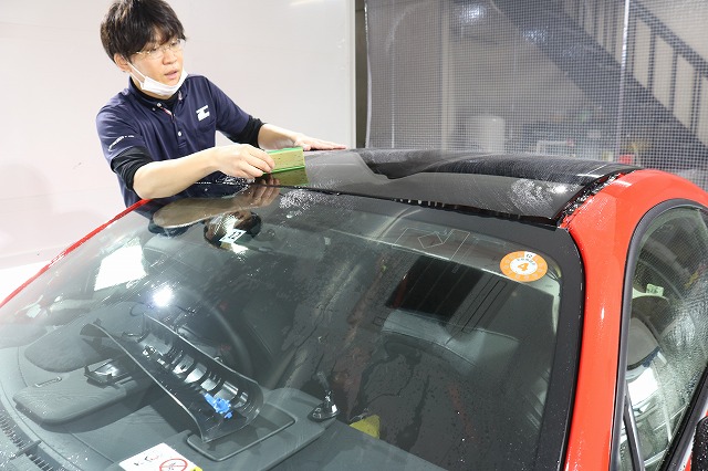 - トータルカービューティIIC トヨタGR86のルーフにカラープロテクションフィルムを施工いたしました。 千葉県 東京都 グロスブラック