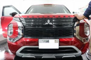 三菱アウトランダーにコボテクトサンブロックフィルム施工