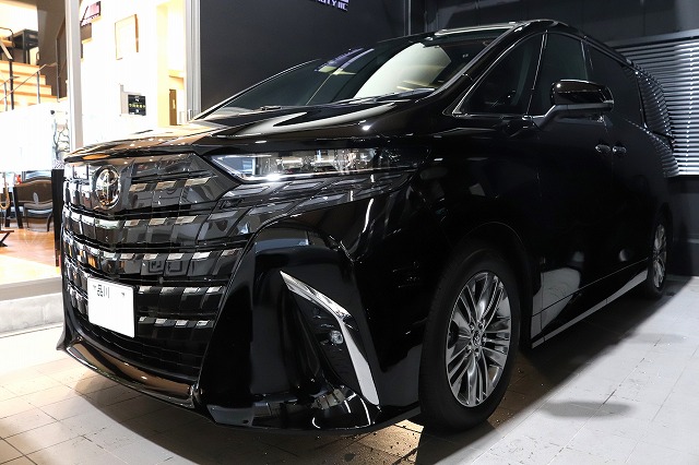 トヨタアルファードにコボテクトサンブロックフィルムを施工