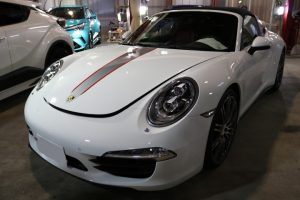 ポルシェ911タルガに疎水性のカーコーティング『セラミックプロ9H』を3層コーティング