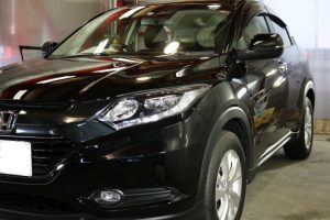 ホンダヴェゼルに親水性カーコーティング『クォーツガラスコート』を施工