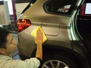 BMW・X1 拭きあげ - トータルカービューティIIC BMW・X1 拭きあげ
