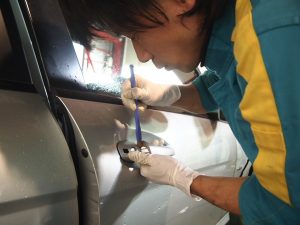 メルセデスメンツC200 細部洗浄 - トータルカービューティIIC メルセデスメンツC200 細部洗浄