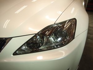 レクサスISに日焼けで劣化したヘッドライトをピカピカに - トータルカービューティIIC レクサスISに日焼けで劣化したヘッドライトをピカピカに