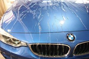 BMW440iに滑水性のエシュロンガラスコーティングを施工