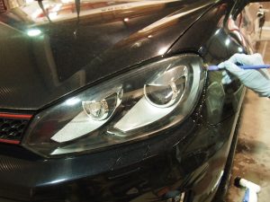 VWゴルフ ヘッドライト 細部洗浄 - トータルカービューティIIC VWゴルフ ヘッドライト 細部洗浄