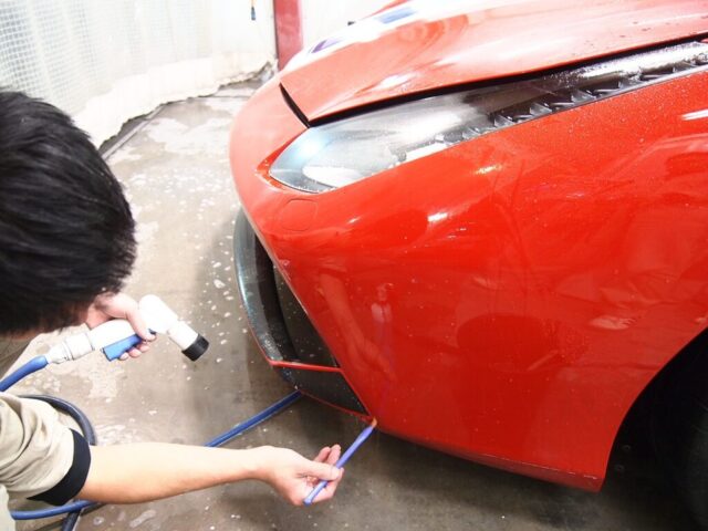 千葉県内からお越しのフェラーリ488スパイダーにセラミックプロ9H5層コーティン 02 - トータルカービューティIIC フェラーリ488スパイダー 細部洗浄