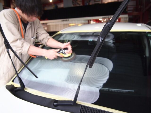 トヨタシエンタ　窓ガラス　バインダー