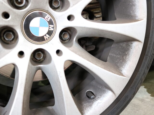 東京都からお越しのBMW325iに滑水性のガラスコーティング『エシュロンナノフィ 04 - トータルカービューティIIC BMW325i ブレーキダスト