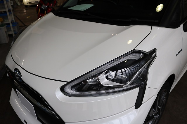 千葉県よりご来店のトヨタ・シエンタにクリスタルキーパー 06 - トータルカービューティIIC トヨタ シエンタ 施工後 ボンネット