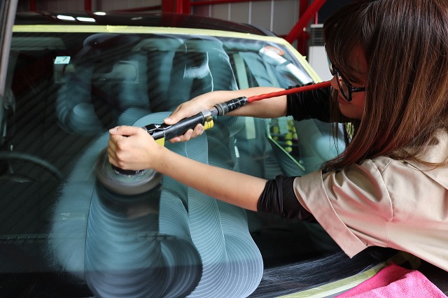 千葉県からご来店の新車マツダ・ビアンテにボディと窓ガラスコーティング施工させてい 02 - トータルカービューティIIC マツダ ビアンテ ウィンドウコーティング