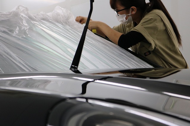 東京都からご来店のポルシェ・パナメーラにガラスコーティングを2層施工させていただ 03 - トータルカービューティIIC ポルシェパナメーラ マスキング