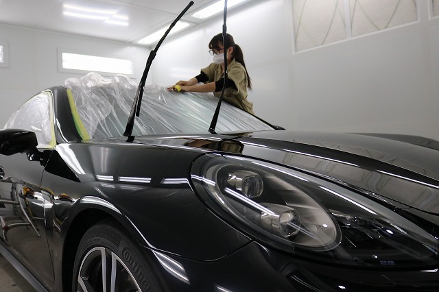 東京都からご来店のポルシェ・パナメーラにガラスコーティングを2層施工させていただ 04 - トータルカービューティIIC ポルシェパナメーラ マスキング