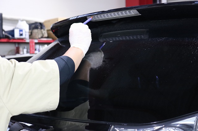千葉県からご来店のトヨタ・ハリアーに親水性ガラスコーティング施工 01 - トータルカービューティIIC トヨタハリアー 施工
