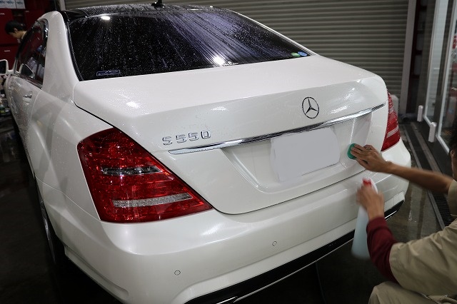 東京都からお越しのメルセデスベンツS550Lマットホワイトカラーに艶消しガラスコ 01 - トータルカービューティIIC メルセデスベンツS550L 下地処理
