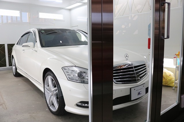東京都からお越しのメルセデスベンツS550Lマットホワイトカラーに艶消しガラスコ 07 - トータルカービューティIIC メルセデスベンツS550L クリーンブース