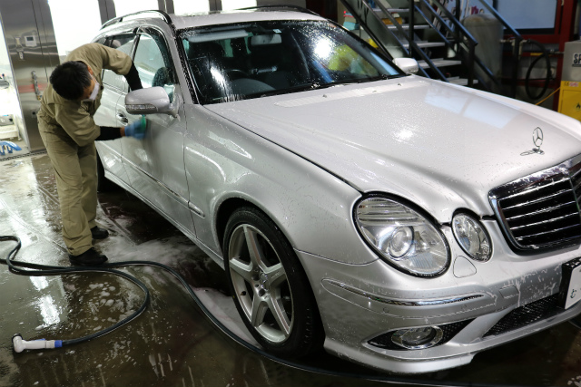 メルセデスベンツEクラス「11年前の車両」に親水ガラスコーティング 07 - トータルカービューティIIC メルセデスベンツEクラス 鉄粉除去