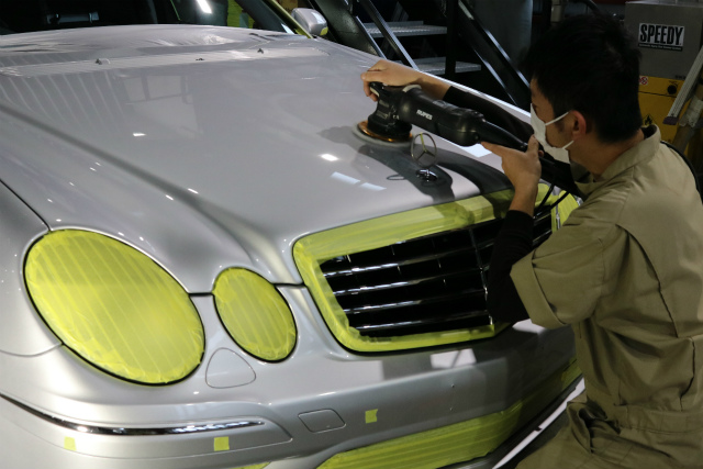 メルセデスベンツEクラス「11年前の車両」に親水ガラスコーティング 09 - トータルカービューティIIC メルセデスベンツEクラス ボンネット 研磨