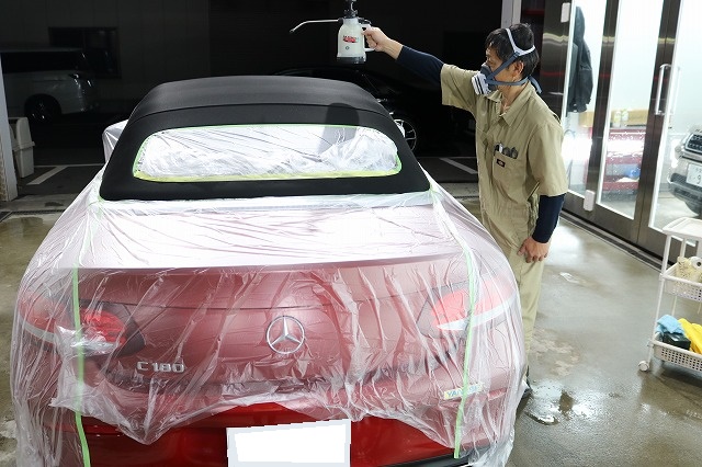 東京都からお越しの新車メルセデスベンツC180カブリオレに幌コーティングを施工! 02 - トータルカービューティIIC メルセデスベンツC180カブリオレ 幌コーティング 吹き付け