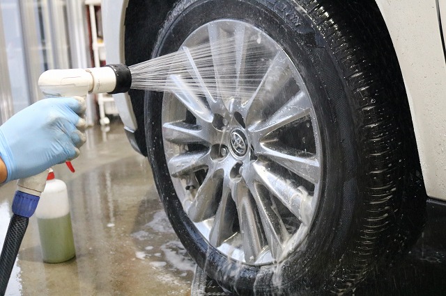 新車のトヨタハリアーにボディコーティングとバリアタフコート! 06 - トータルカービューティIIC トヨタハリアー ホイール洗浄