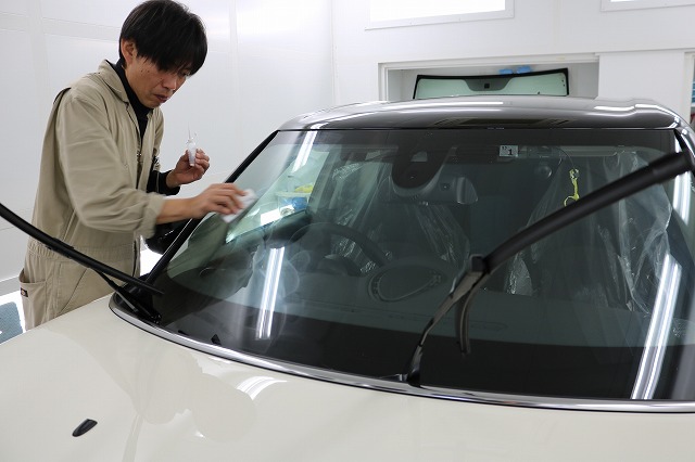 千葉県浦安市からお越しの新車BMWミニクラブマンに親水性のカーコーティング『セラ 03 - トータルカービューティIIC BMWミニクラブマン コーティング