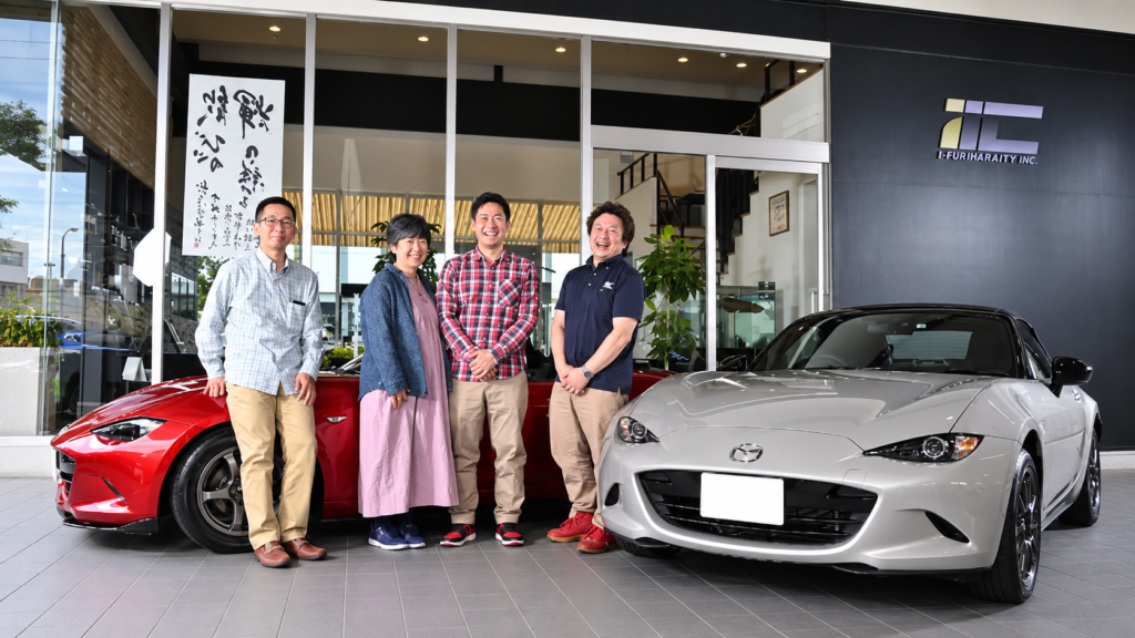 お客様とスタッフが話す様子
