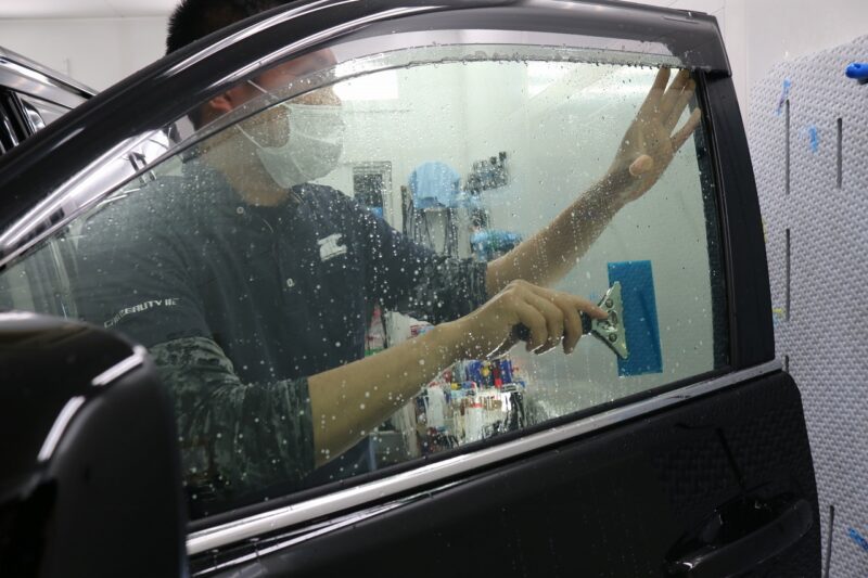 千葉県からお越しのBMW740iにヘッドライトクリーニング&コーティング 01 - トータルカービューティIIC トヨタランドクルーザープラド LFT断熱フィルム カーフィルム