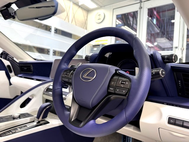 レクサスLC500 ハンドル