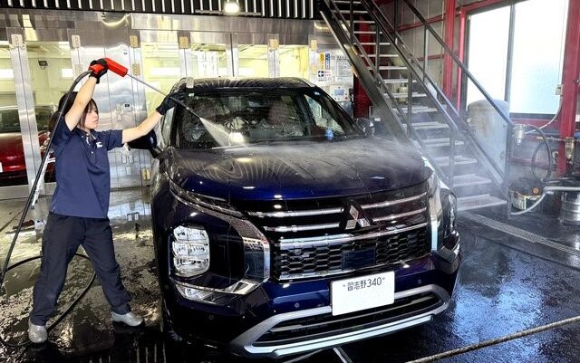 セラミックコーティング施工車に雨染みができる主な原因 - トータルカービューティIIC セラミックコーティング施工車に雨染みができる主な原因について述べるイメージ