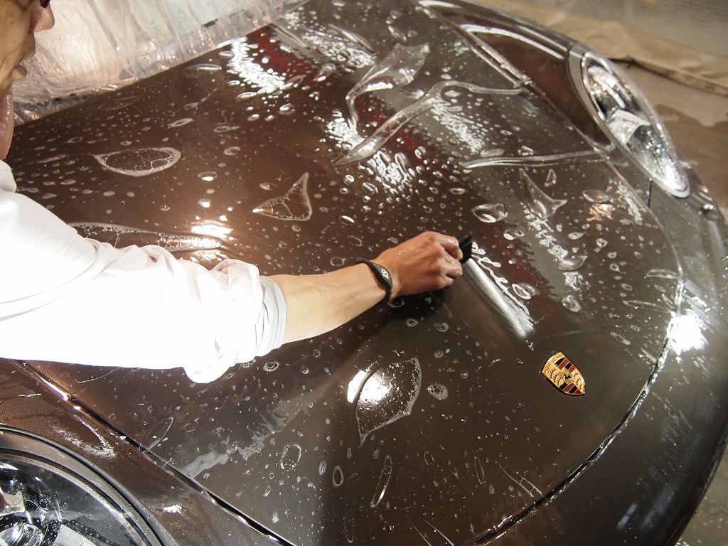ポルシェ911カレラS プロテクションフィルムをフロントセットに施工しました。