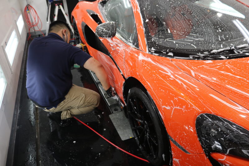 IMG_0279-800x533-1 - トータルカービューティIIC マクラーレン600LTにPPF施工前の下地処理作業をしております。 東京都 千葉県 プロテクションフィルム 洗車 カーボン