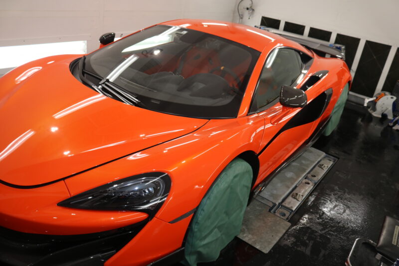 IMG_0281-800x533-1 - トータルカービューティIIC マクラーレン600LTにPPF施工前の下地処理作業をしております。 東京都 千葉県 プロテクションフィルム 洗車 カーボン