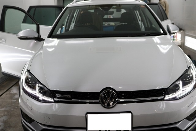 フィルムシーズン真っ只中!VWゴルフオールトラックの断熱フィルム施工で千葉県市川市よりご来店いただきました。
