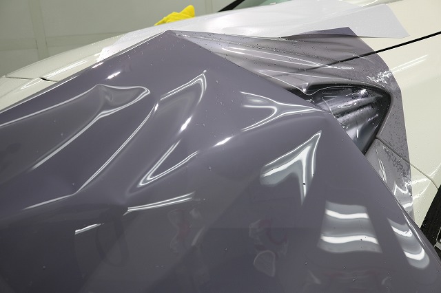 IMG_1475 - トータルカービューティIIC メルセデスベンツにヘッドライトスモークフィルムを施工 貼り付け画像