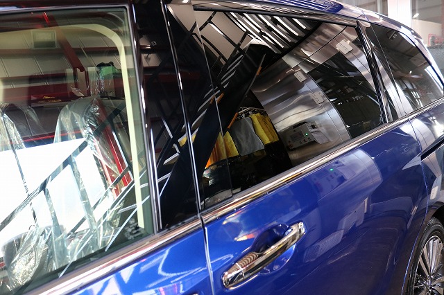 ホンダ・オデッセイが東京都足立区よりご入庫され、断熱フィルムを施工させて頂きました!