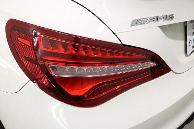 IMG_1544-1 - トータルカービューティIIC メルセデスベンツAMG CLA45にテールランプスモークフィルム施工前 テールランプ画像