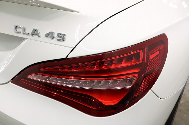 IMG_1545 - トータルカービューティIIC メルセデスベンツAMG CLA45にテールランプスモークフィルム施工前 テールランプ画像