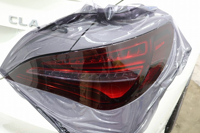 IMG_1546 - トータルカービューティIIC メルセデスベンツAMG CLA45にテールランプスモークフィルム施工 貼り付け画像