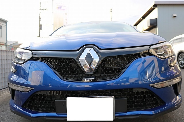 ルノー・メガーヌGTが千葉県松戸市よりご入庫!車内を快適にする断熱フィルムを施工させて頂きました。