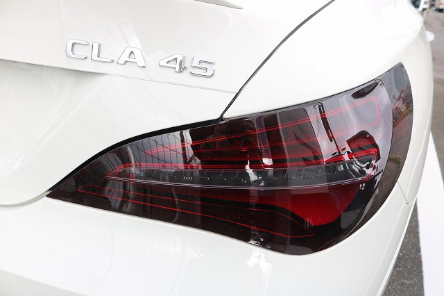 IMG_2669 - トータルカービューティIIC メルセデスベンツAMG CLA45にテールランプスモークフィルム施工後 ダークスモーク画像