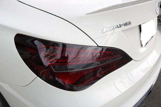 IMG_2670 - トータルカービューティIIC メルセデスベンツAMG CLA45にテールランプスモークフィルム施工後 テールランプ画像