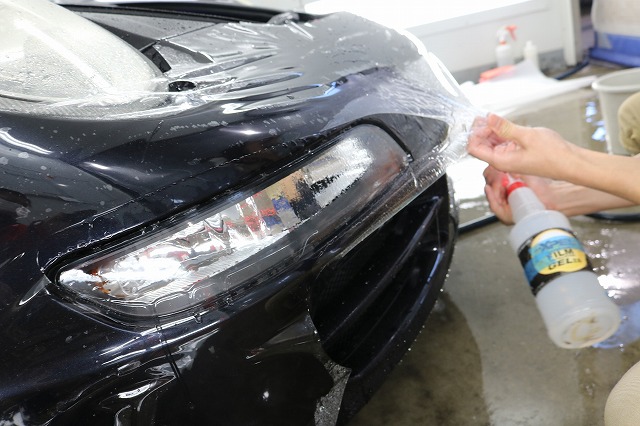IMG_2780 - トータルカービューティIIC ポルシェ911カレラ4、プロテクションフィルムを施工 水張りの画像