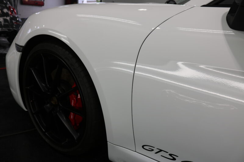IMG_3359-800x533-1 - トータルカービューティIIC ケイマンGTSに疎水性プロテクションフィルムの施工です ポルシェ718 ZEL