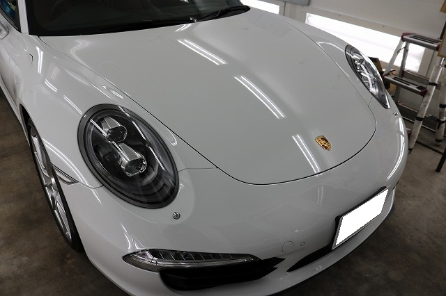 東京都世田谷区からお越しのポルシェ911のストーンガード経年劣化による黄ばみのため貼り替え!