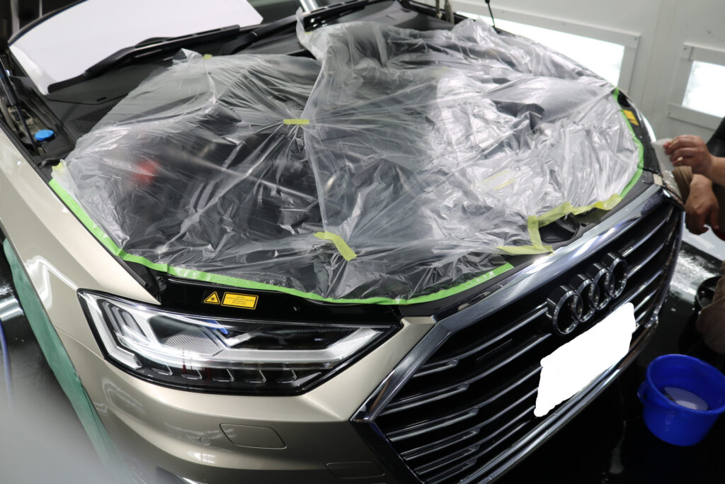 アウディ―A8L ヘッドライト・ミラー プロテクションフィルム施工中です!