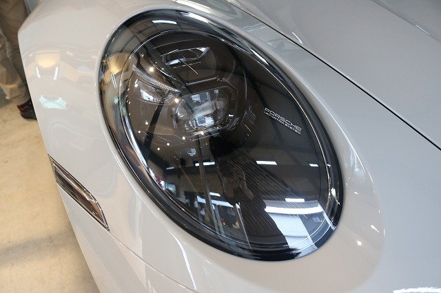 IMG_4987 - トータルカービューティIIC ポルシェ992カレラにプロテクションフィルム施工後 ヘッドライトの画像