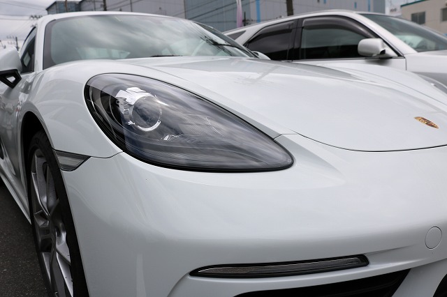ポルシェケイマン718が東京都中央区より新車でご入庫され、最新のLFTウィンドウフィルムを施工させて頂きました!