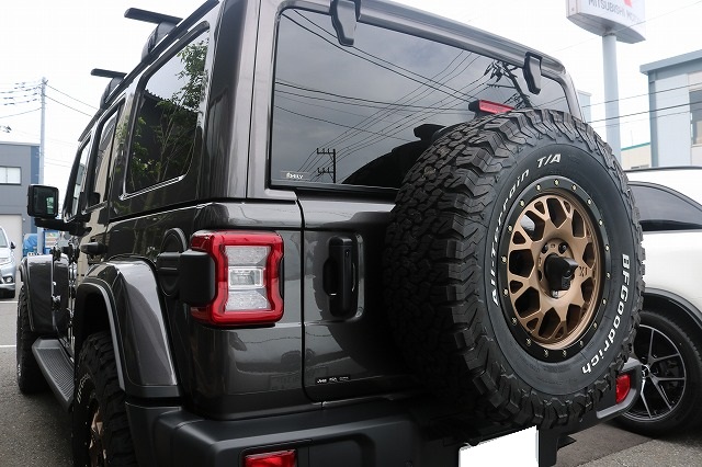IMG_7183 - トータルカービューティIIC JeepラングラーサハラにLFTフィルム施工後 リアガラスの画像